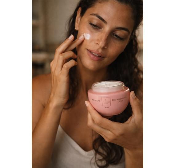 Крем для интенсивного увлажнения и укрепления кожи с красными водорослями Famirel Red Algae Deep Repair Cream 50 мл