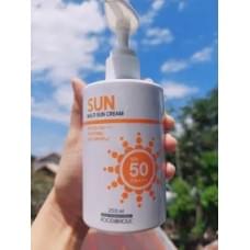 Крем солнцезащитный с арбутином для лица и тела FOODaHOLIC Multi Sun Cream SPF50+ PA+++ 250 мл
