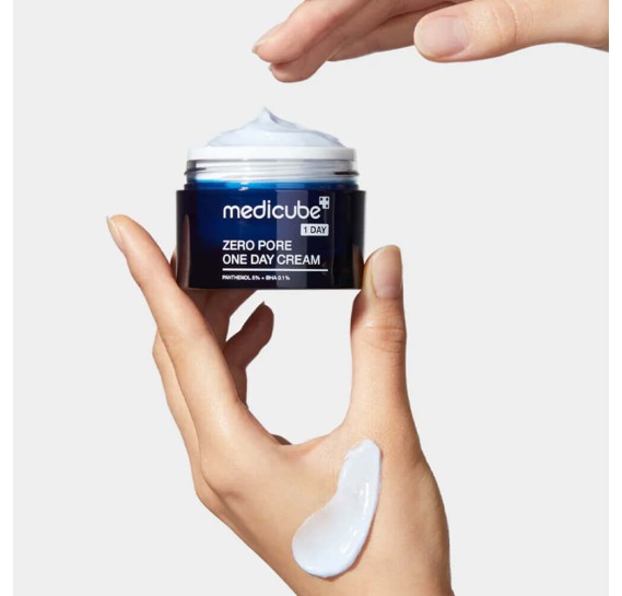 Легкий матирующий крем для жирной кожи medicube Zero Pore One Day Cream MEDICUBE 50 мл