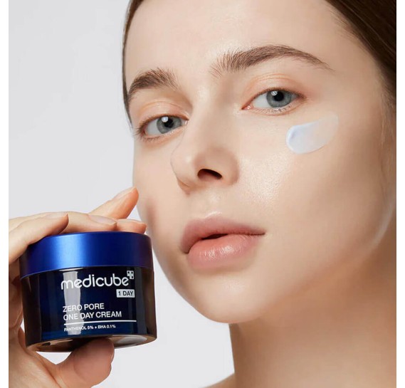 Легкий матирующий крем для жирной кожи medicube Zero Pore One Day Cream MEDICUBE 50 мл